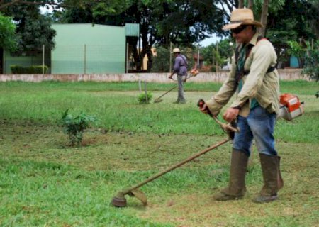 Obras intensifica limpeza urbana em Aral Moreira